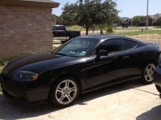 2006 hyundai tiburon, black in color, good engine and tires, good interior, a/c