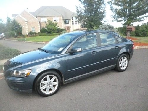 2007 volvo s40, clean carfax, only 95k miles, runs and drives great