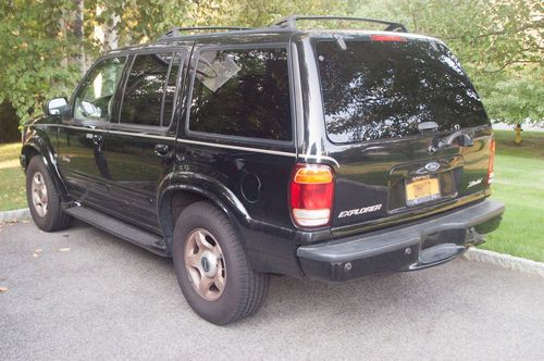 2000 ford explorer limited.  4dr, 4x4, leather, 5.0l v8, loaded w/ low mileage!