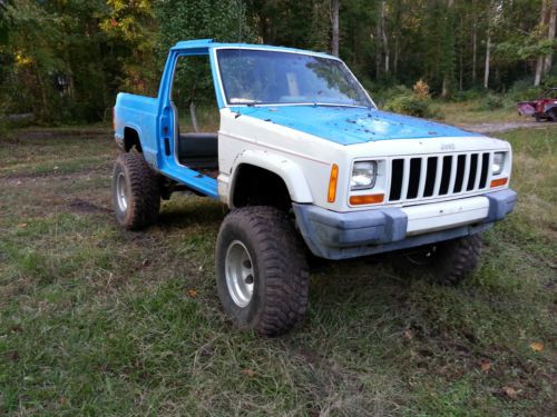 92 jeep cherokee sport 4x4 w/ 8&#034; lift and 33x12.50x15s. runs and shifts great!