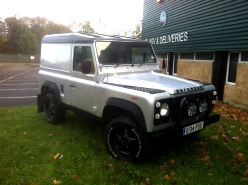 1988 landrover defender 90 2.5 turbo diesel engine in silver with off road kit