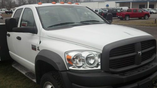 2008 white dodge 5500, 4x4 with utility bed great condition