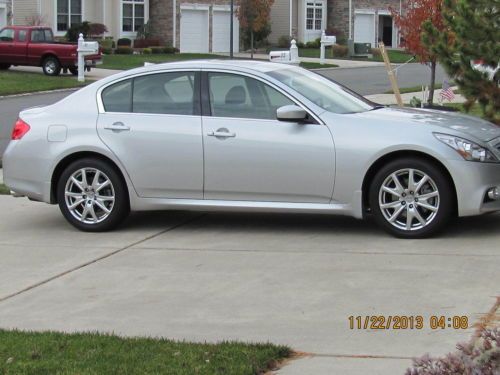 Silver g37xs sporty,fun to drive in all types of weather.