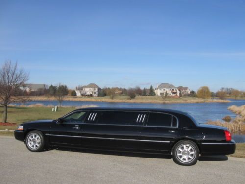 2007 black lincoln 70&#034; stretch by royale only 13k miles!! 1 of a kind!! new cond