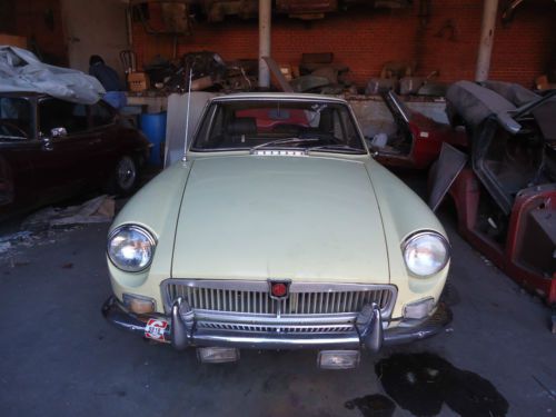 Mg mgb gt southern rust free car 1 owner garaged 30 years with documents rare
