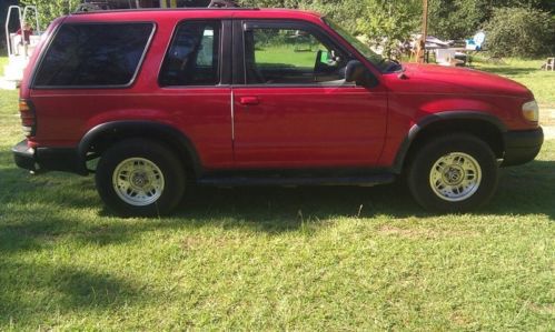 1999 ford explorer sport 2 door red clean interior rides and shifts good cold ac