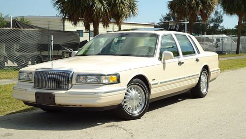 1995 lincoln town car cartier with moonroof , you want showrrom !!