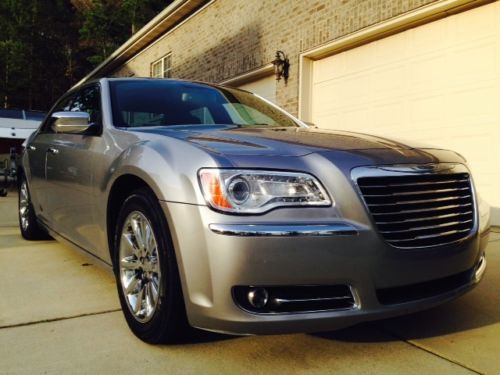 2013 chrysler 300c luxury edition hemi, cooled seats! loaded! trade-in price!