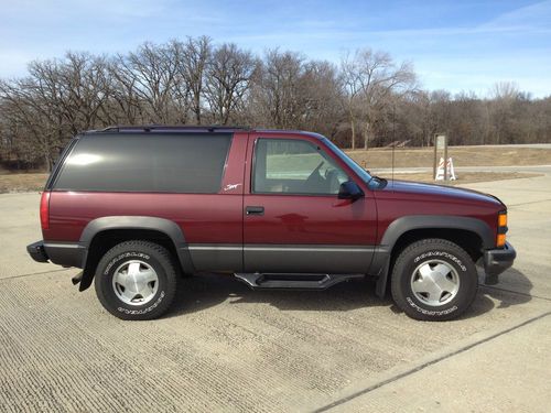 1999 chevrolet tahoe 2 door 4x4 sport w/ 74,000 original miles !!!no reserve!!!