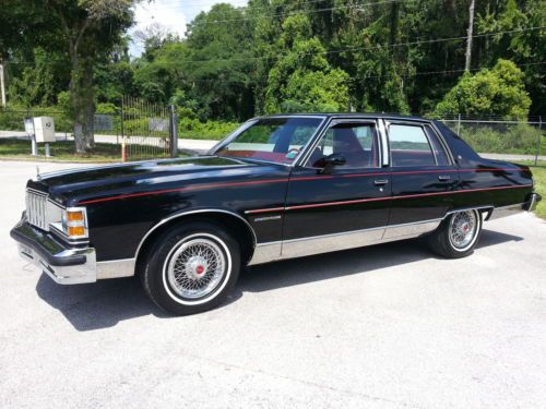 1979 pontiac bonneville base sedan 4-door 4.9l