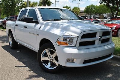 4wd crew cab 140.5&#034; express low miles automatic 5.7l 8 cyl engine bright white