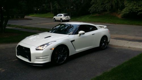 2012 White Nissan GT-R in excellent condition with 32,000 miles.....GTR, US $71,000.00, image 1
