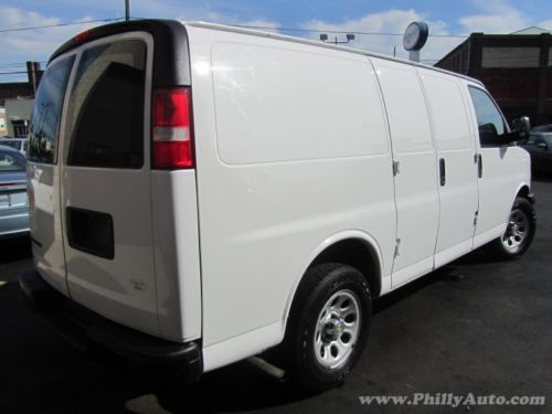 2011 Chevrolet Express 1500  Standard Cargo Van 4-Door 4.3L NO RESERVE CLEAN, image 4