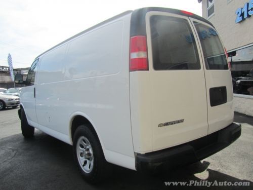 2011 Chevrolet Express 1500  Standard Cargo Van 4-Door 4.3L NO RESERVE CLEAN, image 6