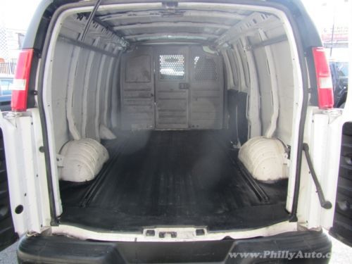 2011 Chevrolet Express 1500  Standard Cargo Van 4-Door 4.3L NO RESERVE CLEAN, image 21
