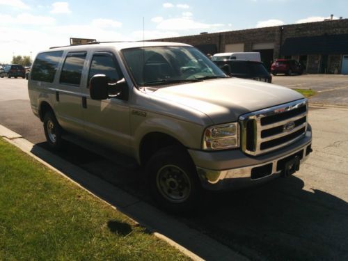 2005 ford excursion xlt 6.8l v10 , very low miles , very clean
