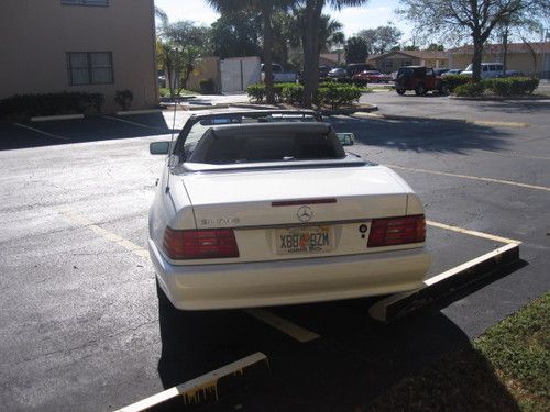 White mercedes benz 500 series