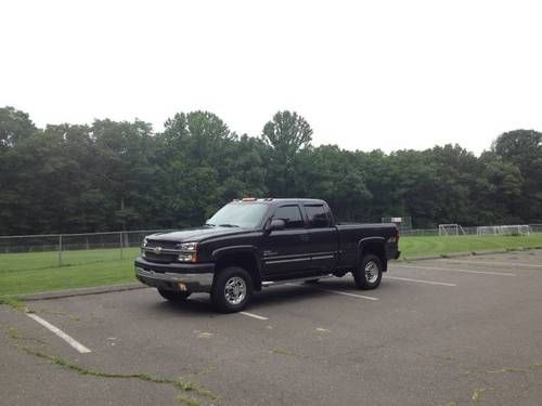 Chevy 2500hd, ext cab, short bed, duramax diesel, 4x4, less than 15k orig miles