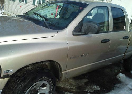 Dodge pickup 1500 4x4 quad cab 5.7l  hemi 2004