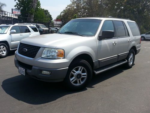 Ford expedition 2003 fully loaded leather,dvd,3rd row seat,towing hitch and more