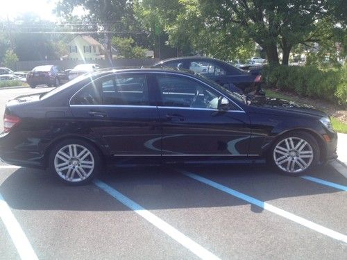 2009 blk mercedes benz 300 c 4 matic in nice condition