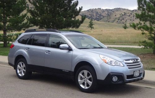 Silver 2013 suburu outback 2.5i premium with pzev - only 6,150 miles