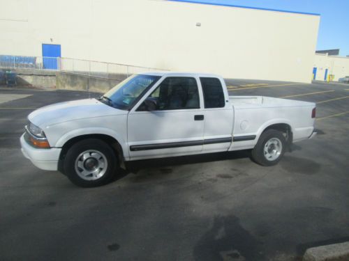 2001 chevrolet s10 base extended cab w/ 3rd door--only 93k miles-a steal!