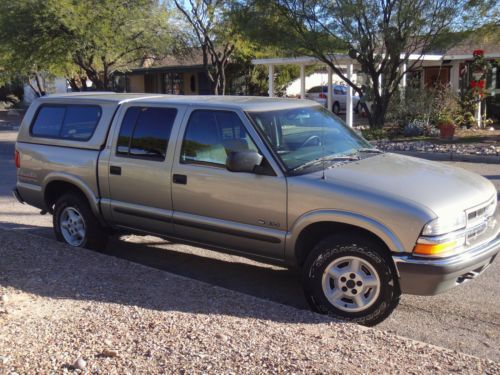 Great condition! 2002 chevy 4x4 crewcab s10 pickup truck