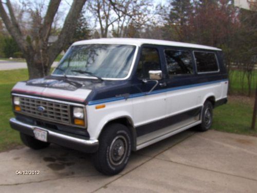 Sell Used 1990 Ford E350 Xlt 15 Passenger Van In Thiensville