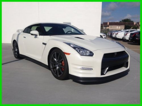 2014 nissan gt-r premium 3k miles*automatic*bose*navigation*like new*we finance!