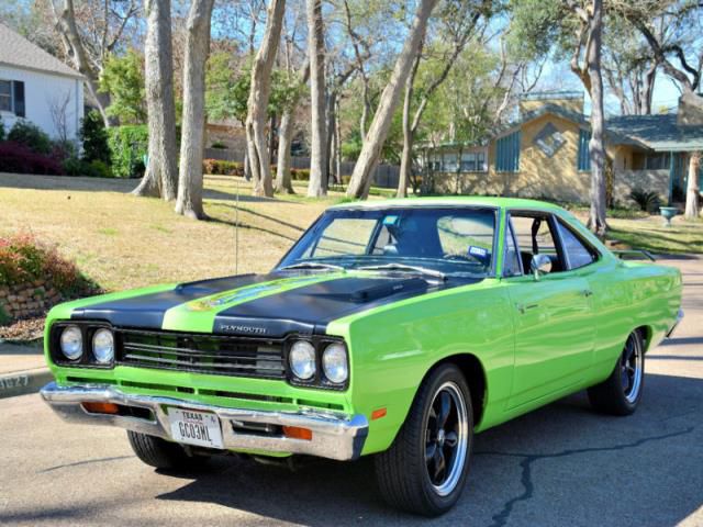 Plymouth: road runner 2 dr