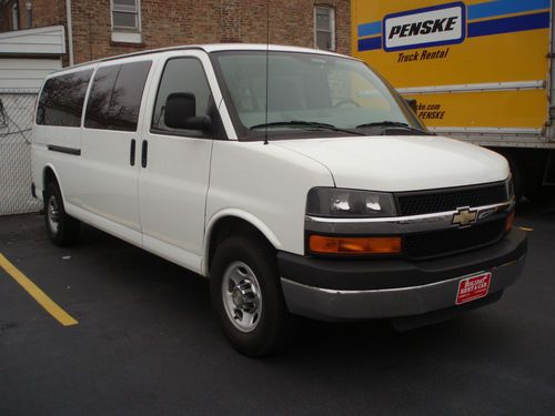 2011 chevrolet express 3500 lt extended  12 passenger van 3-door 6.0l