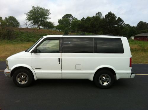 1998 chevy astro*clear title*current emission*new alternator*3rd row*chrome rims