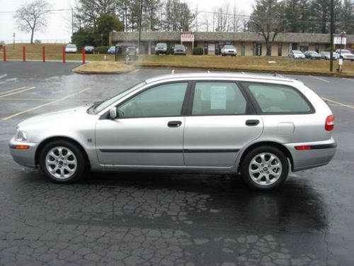 2001 volvo v40 base wagon 4-door 1.9l, auto, runs good