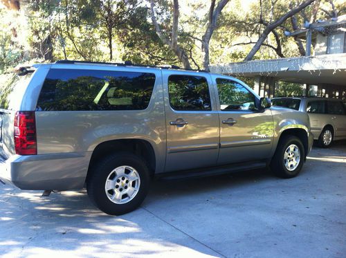 2009 chevy suburban 1500 lt, 8 seater, 5.3l v8, 2wd