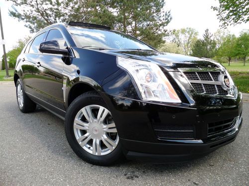 2011 cadillac srx luxury/ nav/ low miles/ panoroof/ dvd/ no reserve