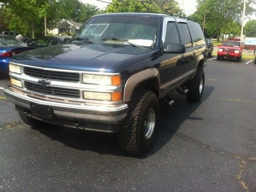 1995 chevrolet suburban lifted! no reserve!