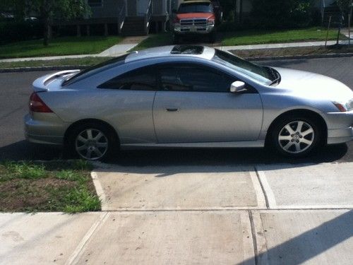 2005 honda accord coupe excellent condition
