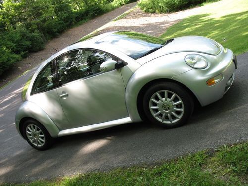 2005 volkswagen beetle gls hatchback 2-door 2.0l 36,700 miles!!-one 0wner!!