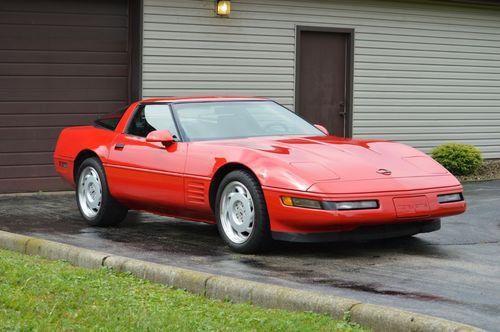 1992 chevrolet corvette base hatchback 2-door 5.7l