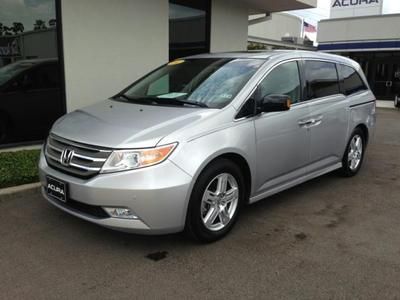 Touring, rear entertainment, superb condition, clean carfax, roof, leather