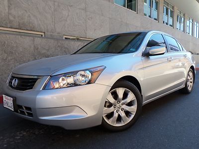 Only 24k mi, glass sunroof, leather, heated seats, xm radio, auto, 310-925-7461