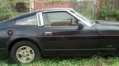 1981 nissan 280zx base coupe 2-door 2.8l  good engine!  needs brakes.