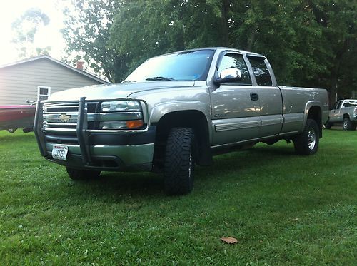 2002 chevy 4 door extended cab 4x4 8ft box 2500 hd loaded