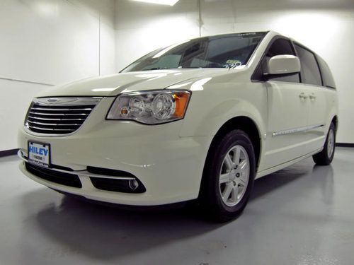 2012 chrysler town and country touring, 1-owner, leather, dvd, rearview camera!