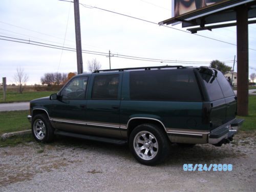 Dark green, extremely clean 4x4 with 20 inch wheels all leather 3rd rowseating