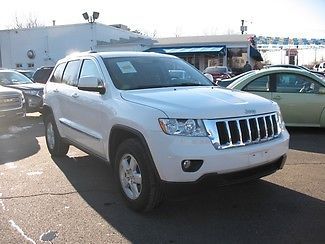 2011 jeep grand cherokee laredo four wheel drive 28713 low miles factory warrant