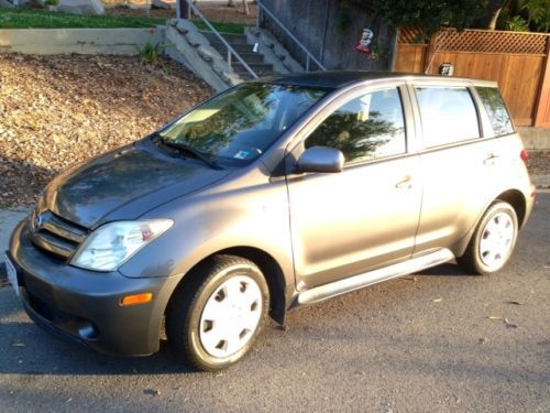 2005 scion xa very low mileage 73k, clean title auto &amp; ac blows cold