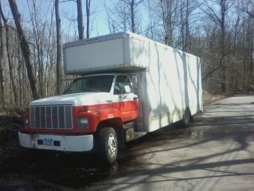 1993 gmc topkick truck, 26 ft. box, lowboy with ramp - automatic $6000