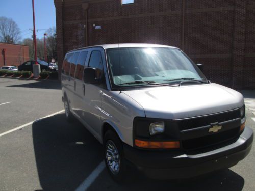 2009 chevrolet all wheel drive 8 passenger van front and rear ac only 65k miles
